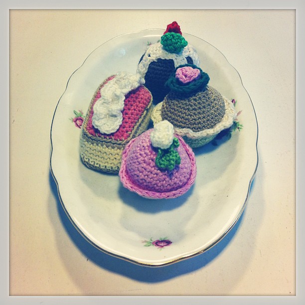 Girly shop, with coffee, cupcakes and knitted cupcakes!